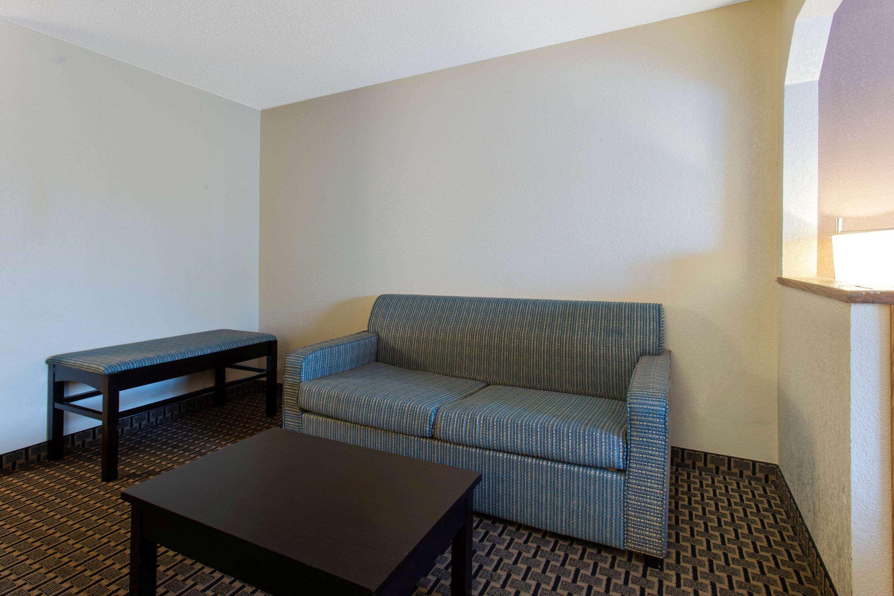 Отель Ramada By Wyndham Glendale Heights/Lombard Экстерьер фото