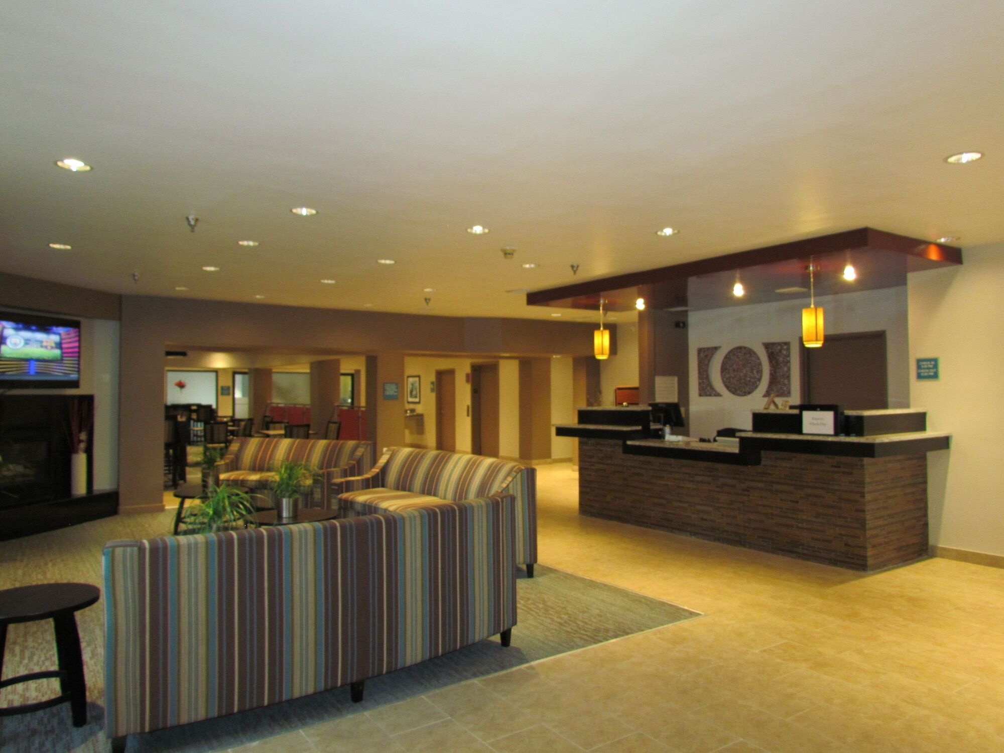 Отель Ramada By Wyndham Glendale Heights/Lombard Экстерьер фото